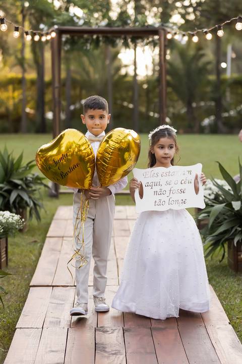 casamento-casar-cerimonia-make-noiva-noivo-vestido-terno-maquiagem-buque-vestido-daniel-custodio-fotografo-fotos-chacara-po-do-sol-uberlandia-minas-madrinha-padrinho-carro-lua-de-mel-banda-wedding-buffet-cerimonial-louge-brinde-doce-psita-dj-pista-love'