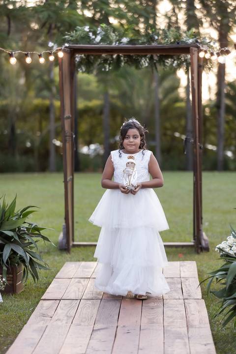 casamento-casar-cerimonia-make-noiva-noivo-vestido-terno-maquiagem-buque-vestido-daniel-custodio-fotografo-fotos-chacara-po-do-sol-uberlandia-minas-madrinha-padrinho-carro-lua-de-mel-banda-wedding-buffet-cerimonial-louge-brinde-doce-psita-dj-pista-love'