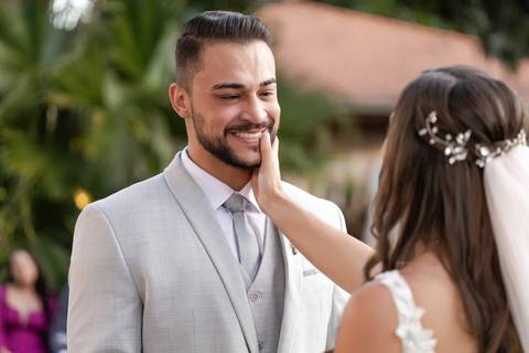 casamento-casar-cerimonia-make-noiva-noivo-vestido-terno-maquiagem-buque-vestido-daniel-custodio-fotografo-fotos-chacara-po-do-sol-uberlandia-minas-madrinha-padrinho-carro-lua-de-mel-banda-wedding-buffet-cerimonial-louge-brinde-doce-psita-dj-pista-love'