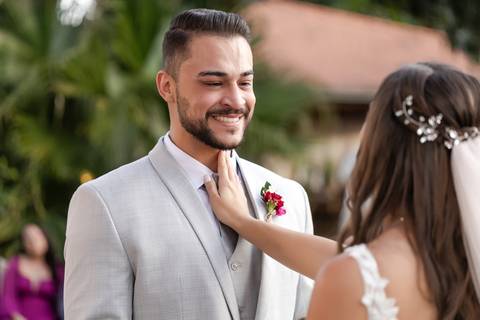 casamento-casar-cerimonia-make-noiva-noivo-vestido-terno-maquiagem-buque-vestido-daniel-custodio-fotografo-fotos-chacara-po-do-sol-uberlandia-minas-madrinha-padrinho-carro-lua-de-mel-banda-wedding-buffet-cerimonial-louge-brinde-doce-psita-dj-pista-love'