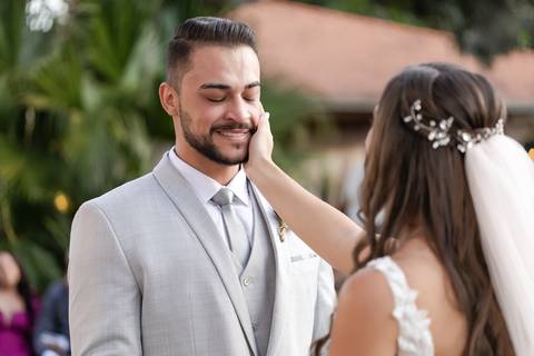 casamento-casar-cerimonia-make-noiva-noivo-vestido-terno-maquiagem-buque-vestido-daniel-custodio-fotografo-fotos-chacara-po-do-sol-uberlandia-minas-madrinha-padrinho-carro-lua-de-mel-banda-wedding-buffet-cerimonial-louge-brinde-doce-psita-dj-pista-love'