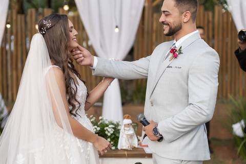 casamento-casar-cerimonia-make-noiva-noivo-vestido-terno-maquiagem-buque-vestido-daniel-custodio-fotografo-fotos-chacara-po-do-sol-uberlandia-minas-madrinha-padrinho-carro-lua-de-mel-banda-wedding-buffet-cerimonial-louge-brinde-doce-psita-dj-pista-love'