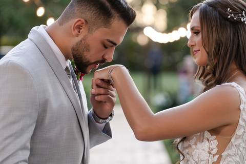 casamento-casar-cerimonia-make-noiva-noivo-vestido-terno-maquiagem-buque-vestido-daniel-custodio-fotografo-fotos-chacara-po-do-sol-uberlandia-minas-madrinha-padrinho-carro-lua-de-mel-banda-wedding-buffet-cerimonial-louge-brinde-doce-psita-dj-pista-love'