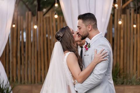 casamento-casar-cerimonia-make-noiva-noivo-vestido-terno-maquiagem-buque-vestido-daniel-custodio-fotografo-fotos-chacara-po-do-sol-uberlandia-minas-madrinha-padrinho-carro-lua-de-mel-banda-wedding-buffet-cerimonial-louge-brinde-doce-psita-dj-pista-love'