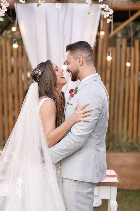 casamento-casar-cerimonia-make-noiva-noivo-vestido-terno-maquiagem-buque-vestido-daniel-custodio-fotografo-fotos-chacara-po-do-sol-uberlandia-minas-madrinha-padrinho-carro-lua-de-mel-banda-wedding-buffet-cerimonial-louge-brinde-doce-psita-dj-pista-love'