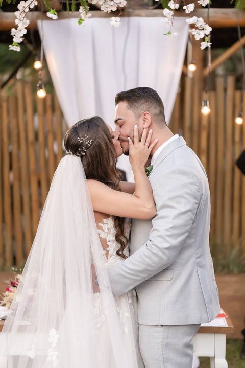 casamento-casar-cerimonia-make-noiva-noivo-vestido-terno-maquiagem-buque-vestido-daniel-custodio-fotografo-fotos-chacara-po-do-sol-uberlandia-minas-madrinha-padrinho-carro-lua-de-mel-banda-wedding-buffet-cerimonial-louge-brinde-doce-psita-dj-pista-love'