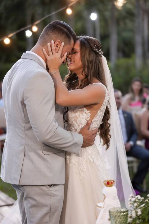 casamento-casar-cerimonia-make-noiva-noivo-vestido-terno-maquiagem-buque-vestido-daniel-custodio-fotografo-fotos-chacara-po-do-sol-uberlandia-minas-madrinha-padrinho-carro-lua-de-mel-banda-wedding-buffet-cerimonial-louge-brinde-doce-psita-dj-pista-love'