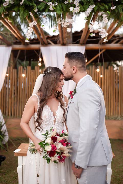 casamento-casar-cerimonia-make-noiva-noivo-vestido-terno-maquiagem-buque-vestido-daniel-custodio-fotografo-fotos-chacara-po-do-sol-uberlandia-minas-madrinha-padrinho-carro-lua-de-mel-banda-wedding-buffet-cerimonial-louge-brinde-doce-psita-dj-pista-love'