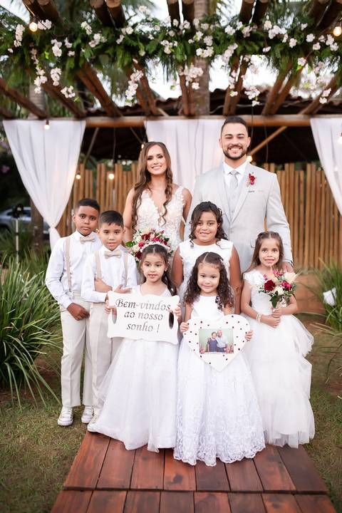 casamento-casar-cerimonia-make-noiva-noivo-vestido-terno-maquiagem-buque-vestido-daniel-custodio-fotografo-fotos-chacara-po-do-sol-uberlandia-minas-madrinha-padrinho-carro-lua-de-mel-banda-wedding-buffet-cerimonial-louge-brinde-doce-psita-dj-pista-love'