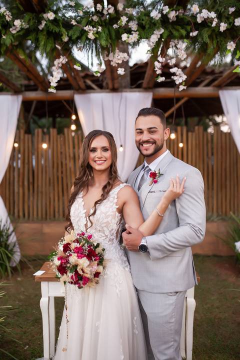 casamento-casar-cerimonia-make-noiva-noivo-vestido-terno-maquiagem-buque-vestido-daniel-custodio-fotografo-fotos-chacara-po-do-sol-uberlandia-minas-madrinha-padrinho-carro-lua-de-mel-banda-wedding-buffet-cerimonial-louge-brinde-doce-psita-dj-pista-love'
