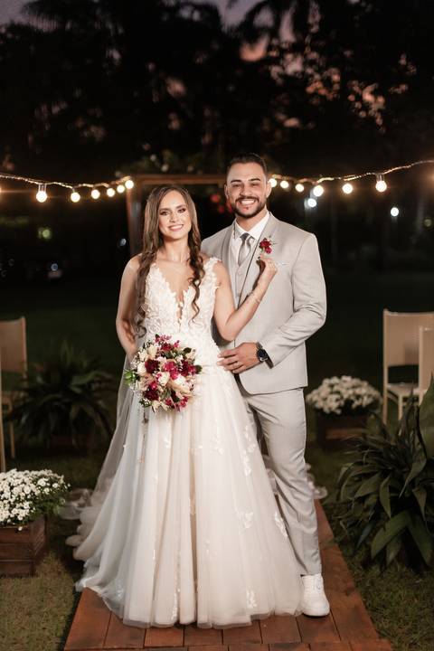 casamento-casar-cerimonia-make-noiva-noivo-vestido-terno-maquiagem-buque-vestido-daniel-custodio-fotografo-fotos-chacara-po-do-sol-uberlandia-minas-madrinha-padrinho-carro-lua-de-mel-banda-wedding-buffet-cerimonial-louge-brinde-doce-psita-dj-pista-love'