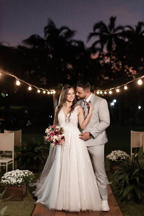 casamento-casar-cerimonia-make-noiva-noivo-vestido-terno-maquiagem-buque-vestido-daniel-custodio-fotografo-fotos-chacara-po-do-sol-uberlandia-minas-madrinha-padrinho-carro-lua-de-mel-banda-wedding-buffet-cerimonial-louge-brinde-doce-psita-dj-pista-love'