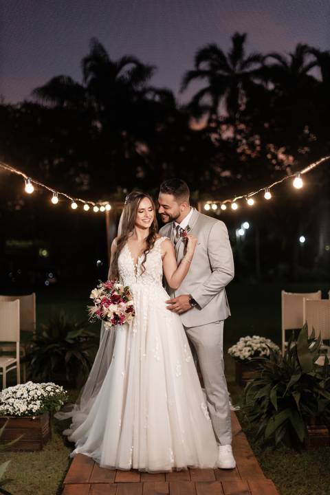 casamento-casar-cerimonia-make-noiva-noivo-vestido-terno-maquiagem-buque-vestido-daniel-custodio-fotografo-fotos-chacara-po-do-sol-uberlandia-minas-madrinha-padrinho-carro-lua-de-mel-banda-wedding-buffet-cerimonial-louge-brinde-doce-psita-dj-pista-love'