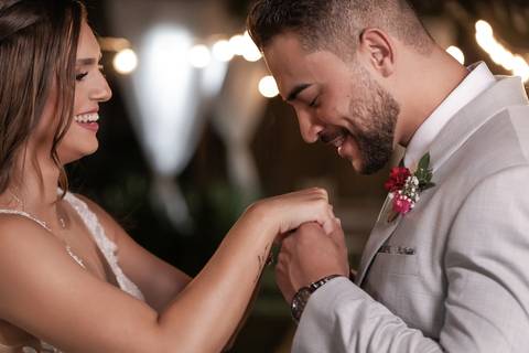 casamento-casar-cerimonia-make-noiva-noivo-vestido-terno-maquiagem-buque-vestido-daniel-custodio-fotografo-fotos-chacara-po-do-sol-uberlandia-minas-madrinha-padrinho-carro-lua-de-mel-banda-wedding-buffet-cerimonial-louge-brinde-doce-psita-dj-pista-love'