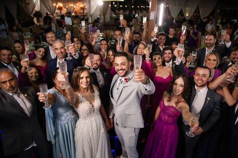 casamento-casar-cerimonia-make-noiva-noivo-vestido-terno-maquiagem-buque-vestido-daniel-custodio-fotografo-fotos-chacara-po-do-sol-uberlandia-minas-madrinha-padrinho-carro-lua-de-mel-banda-wedding-buffet-cerimonial-louge-brinde-doce-psita-dj-pista-love'