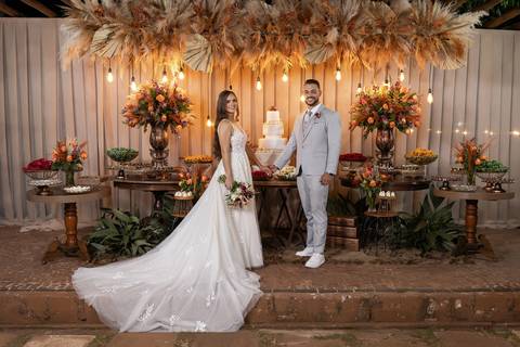 casamento-casar-cerimonia-make-noiva-noivo-vestido-terno-maquiagem-buque-vestido-daniel-custodio-fotografo-fotos-chacara-po-do-sol-uberlandia-minas-madrinha-padrinho-carro-lua-de-mel-banda-wedding-buffet-cerimonial-louge-brinde-doce-psita-dj-pista-love'