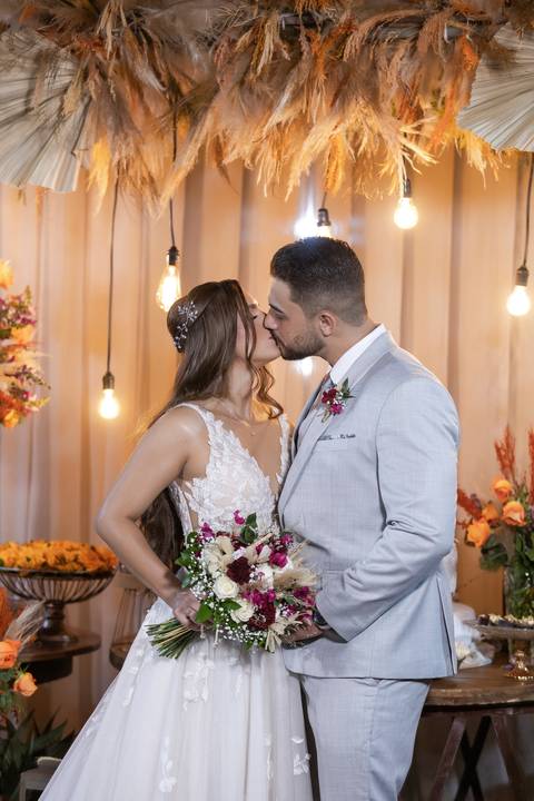 casamento-casar-cerimonia-make-noiva-noivo-vestido-terno-maquiagem-buque-vestido-daniel-custodio-fotografo-fotos-chacara-po-do-sol-uberlandia-minas-madrinha-padrinho-carro-lua-de-mel-banda-wedding-buffet-cerimonial-louge-brinde-doce-psita-dj-pista-love'