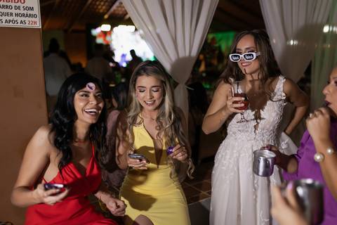 casamento-casar-cerimonia-make-noiva-noivo-vestido-terno-maquiagem-buque-vestido-daniel-custodio-fotografo-fotos-chacara-po-do-sol-uberlandia-minas-madrinha-padrinho-carro-lua-de-mel-banda-wedding-buffet-cerimonial-louge-brinde-doce-psita-dj-pista-love'