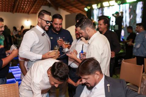 casamento-casar-cerimonia-make-noiva-noivo-vestido-terno-maquiagem-buque-vestido-daniel-custodio-fotografo-fotos-chacara-po-do-sol-uberlandia-minas-madrinha-padrinho-carro-lua-de-mel-banda-wedding-buffet-cerimonial-louge-brinde-doce-psita-dj-pista-love'