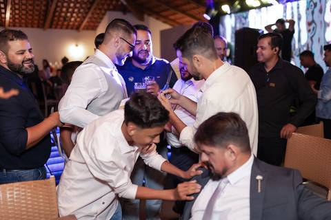 casamento-casar-cerimonia-make-noiva-noivo-vestido-terno-maquiagem-buque-vestido-daniel-custodio-fotografo-fotos-chacara-po-do-sol-uberlandia-minas-madrinha-padrinho-carro-lua-de-mel-banda-wedding-buffet-cerimonial-louge-brinde-doce-psita-dj-pista-love'