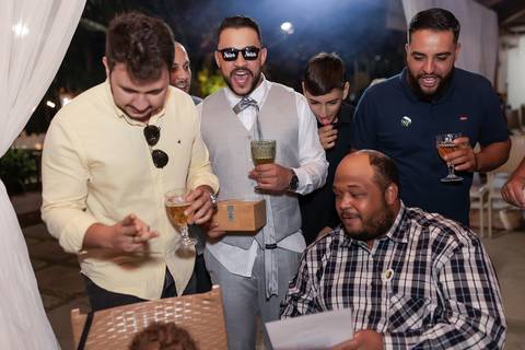 casamento-casar-cerimonia-make-noiva-noivo-vestido-terno-maquiagem-buque-vestido-daniel-custodio-fotografo-fotos-chacara-po-do-sol-uberlandia-minas-madrinha-padrinho-carro-lua-de-mel-banda-wedding-buffet-cerimonial-louge-brinde-doce-psita-dj-pista-love'