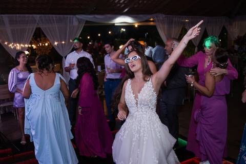 casamento-casar-cerimonia-make-noiva-noivo-vestido-terno-maquiagem-buque-vestido-daniel-custodio-fotografo-fotos-chacara-po-do-sol-uberlandia-minas-madrinha-padrinho-carro-lua-de-mel-banda-wedding-buffet-cerimonial-louge-brinde-doce-psita-dj-pista-love'