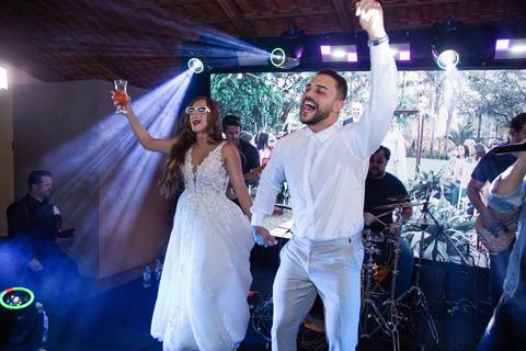 casamento-casar-cerimonia-make-noiva-noivo-vestido-terno-maquiagem-buque-vestido-daniel-custodio-fotografo-fotos-chacara-po-do-sol-uberlandia-minas-madrinha-padrinho-carro-lua-de-mel-banda-wedding-buffet-cerimonial-louge-brinde-doce-psita-dj-pista-love'