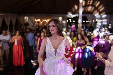 casamento-casar-cerimonia-make-noiva-noivo-vestido-terno-maquiagem-buque-vestido-daniel-custodio-fotografo-fotos-chacara-po-do-sol-uberlandia-minas-madrinha-padrinho-carro-lua-de-mel-banda-wedding-buffet-cerimonial-louge-brinde-doce-psita-dj-pista-love'