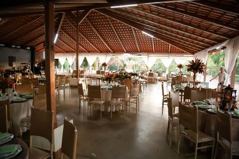 casamento-casar-cerimonia-make-noiva-noivo-vestido-terno-maquiagem-buque-vestido-daniel-custodio-fotografo-fotos-chacara-po-do-sol-uberlandia-minas-madrinha-padrinho-carro-lua-de-mel-banda-wedding-buffet-cerimonial-louge-brinde-doce-psita-dj-pista-love'