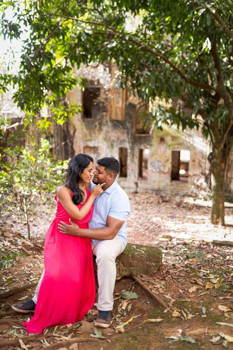 pre-wedding-ensaio-fotos-fotografias-casar-casal-noiva-noivo-daniel-custodio-uberlandia-make-off-madrinha-padrinho-igreja-chacara-buque-araxa-por-do-sol-fotografias-buffet-banda-dj-amor-love-maquiagem-buffet-salão-de-festa-minas-gerias-brasil-pista-terno'