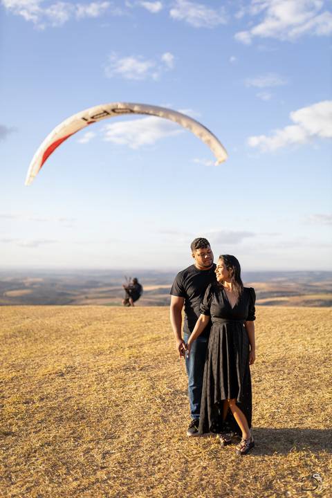 pre-wedding-ensaio-fotos-fotografias-casar-casal-noiva-noivo-daniel-custodio-uberlandia-make-off-madrinha-padrinho-igreja-chacara-buque-araxa-por-do-sol-fotografias-buffet-banda-dj-amor-love-maquiagem-buffet-salão-de-festa-minas-gerias-brasil-pista-terno'