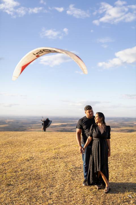 pre-wedding-ensaio-fotos-fotografias-casar-casal-noiva-noivo-daniel-custodio-uberlandia-make-off-madrinha-padrinho-igreja-chacara-buque-araxa-por-do-sol-fotografias-buffet-banda-dj-amor-love-maquiagem-buffet-salão-de-festa-minas-gerias-brasil-pista-terno'