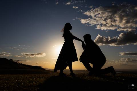 pre-wedding-ensaio-fotos-fotografias-casar-casal-noiva-noivo-daniel-custodio-uberlandia-make-off-madrinha-padrinho-igreja-chacara-buque-araxa-por-do-sol-fotografias-buffet-banda-dj-amor-love-maquiagem-buffet-salão-de-festa-minas-gerias-brasil-pista-terno'