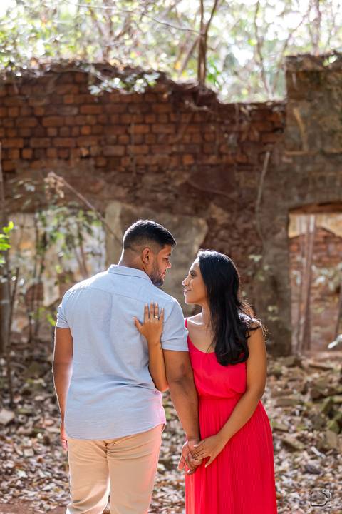 pre-wedding-ensaio-fotos-fotografias-casar-casal-noiva-noivo-daniel-custodio-uberlandia-make-off-madrinha-padrinho-igreja-chacara-buque-araxa-por-do-sol-fotografias-buffet-banda-dj-amor-love-maquiagem-buffet-salão-de-festa-minas-gerias-brasil-pista-terno'