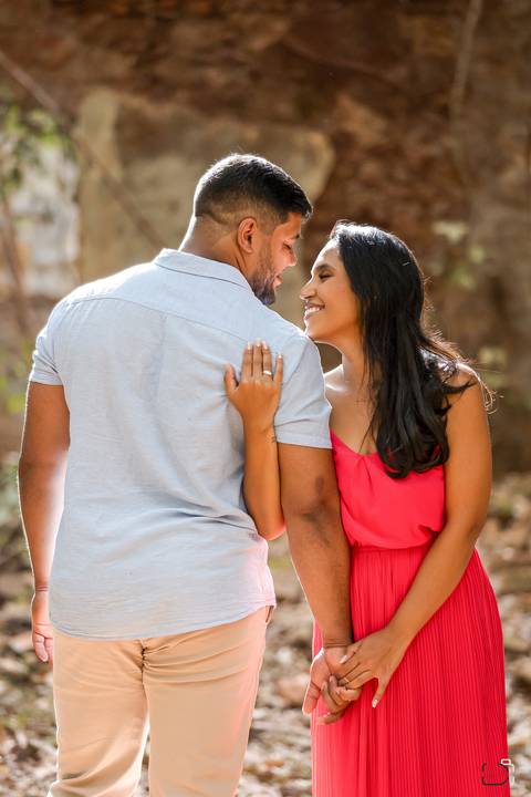 pre-wedding-ensaio-fotos-fotografias-casar-casal-noiva-noivo-daniel-custodio-uberlandia-make-off-madrinha-padrinho-igreja-chacara-buque-araxa-por-do-sol-fotografias-buffet-banda-dj-amor-love-maquiagem-buffet-salão-de-festa-minas-gerias-brasil-pista-terno'