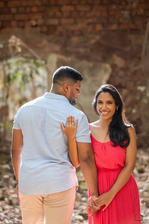 pre-wedding-ensaio-fotos-fotografias-casar-casal-noiva-noivo-daniel-custodio-uberlandia-make-off-madrinha-padrinho-igreja-chacara-buque-araxa-por-do-sol-fotografias-buffet-banda-dj-amor-love-maquiagem-buffet-salão-de-festa-minas-gerias-brasil-pista-terno'