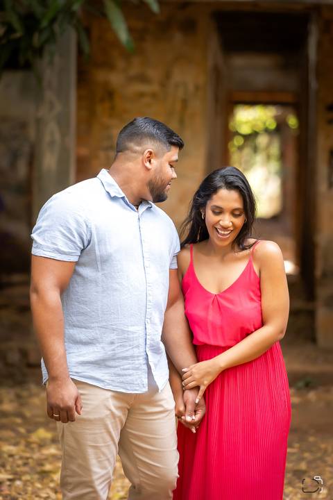pre-wedding-ensaio-fotos-fotografias-casar-casal-noiva-noivo-daniel-custodio-uberlandia-make-off-madrinha-padrinho-igreja-chacara-buque-araxa-por-do-sol-fotografias-buffet-banda-dj-amor-love-maquiagem-buffet-salão-de-festa-minas-gerias-brasil-pista-terno'