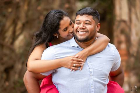 pre-wedding-ensaio-fotos-fotografias-casar-casal-noiva-noivo-daniel-custodio-uberlandia-make-off-madrinha-padrinho-igreja-chacara-buque-araxa-por-do-sol-fotografias-buffet-banda-dj-amor-love-maquiagem-buffet-salão-de-festa-minas-gerias-brasil-pista-terno'