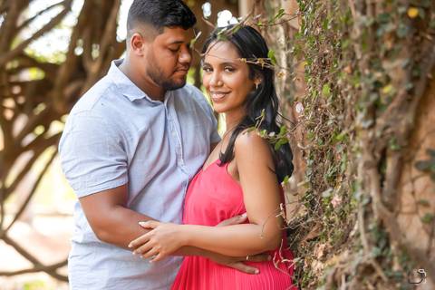 pre-wedding-ensaio-fotos-fotografias-casar-casal-noiva-noivo-daniel-custodio-uberlandia-make-off-madrinha-padrinho-igreja-chacara-buque-araxa-por-do-sol-fotografias-buffet-banda-dj-amor-love-maquiagem-buffet-salão-de-festa-minas-gerias-brasil-pista-terno'