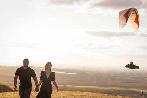 pre-wedding-ensaio-fotos-fotografias-casar-casal-noiva-noivo-daniel-custodio-uberlandia-make-off-madrinha-padrinho-igreja-chacara-buque-araxa-por-do-sol-fotografias-buffet-banda-dj-amor-love-maquiagem-buffet-salão-de-festa-minas-gerias-brasil-pista-terno'
