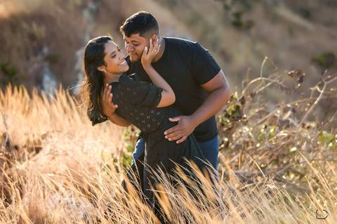pre-wedding-ensaio-fotos-fotografias-casar-casal-noiva-noivo-daniel-custodio-uberlandia-make-off-madrinha-padrinho-igreja-chacara-buque-araxa-por-do-sol-fotografias-buffet-banda-dj-amor-love-maquiagem-buffet-salão-de-festa-minas-gerias-brasil-pista-terno'