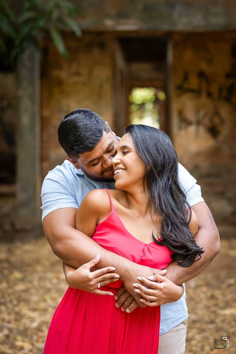 pre-wedding-ensaio-fotos-fotografias-casar-casal-noiva-noivo-daniel-custodio-uberlandia-make-off-madrinha-padrinho-igreja-chacara-buque-araxa-por-do-sol-fotografias-buffet-banda-dj-amor-love-maquiagem-buffet-salão-de-festa-minas-gerias-brasil-pista-terno'