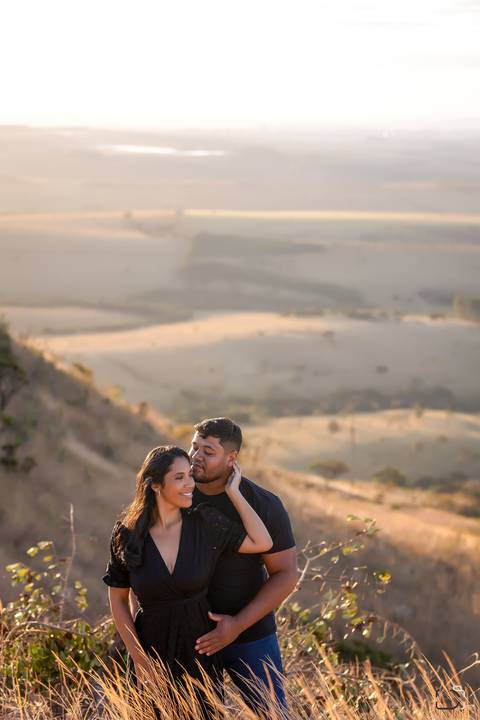 pre-wedding-ensaio-fotos-fotografias-casar-casal-noiva-noivo-daniel-custodio-uberlandia-make-off-madrinha-padrinho-igreja-chacara-buque-araxa-por-do-sol-fotografias-buffet-banda-dj-amor-love-maquiagem-buffet-salão-de-festa-minas-gerias-brasil-pista-terno'