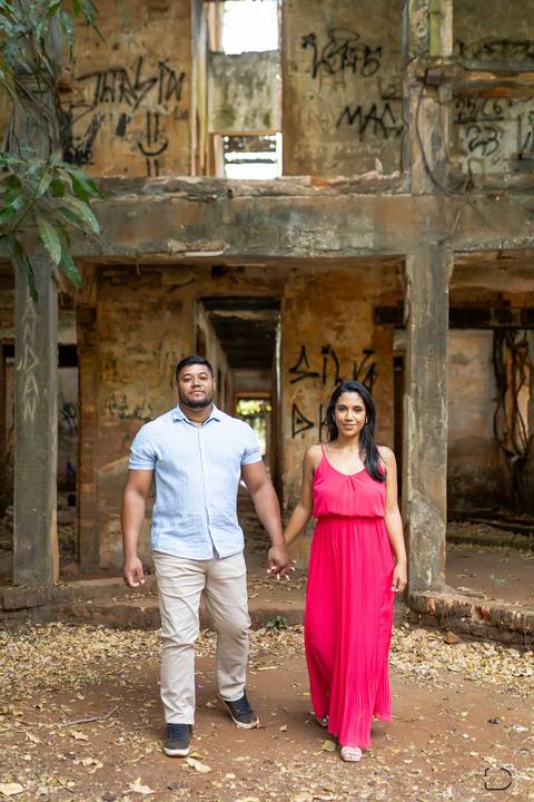 pre-wedding-ensaio-fotos-fotografias-casar-casal-noiva-noivo-daniel-custodio-uberlandia-make-off-madrinha-padrinho-igreja-chacara-buque-araxa-por-do-sol-fotografias-buffet-banda-dj-amor-love-maquiagem-buffet-salão-de-festa-minas-gerias-brasil-pista-terno'