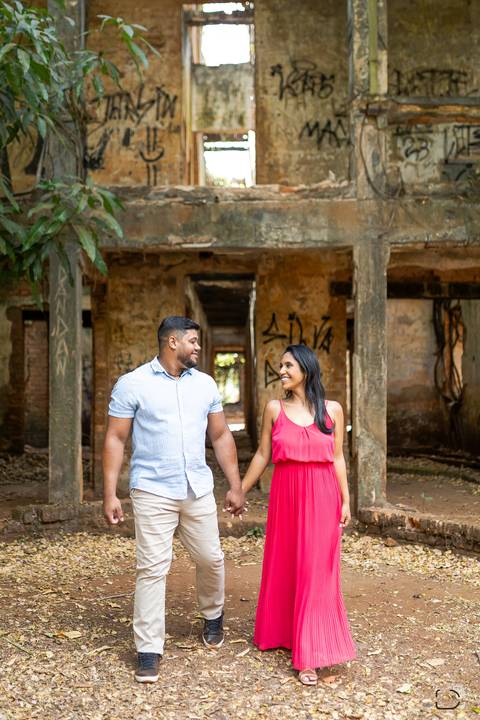 pre-wedding-ensaio-fotos-fotografias-casar-casal-noiva-noivo-daniel-custodio-uberlandia-make-off-madrinha-padrinho-igreja-chacara-buque-araxa-por-do-sol-fotografias-buffet-banda-dj-amor-love-maquiagem-buffet-salão-de-festa-minas-gerias-brasil-pista-terno'