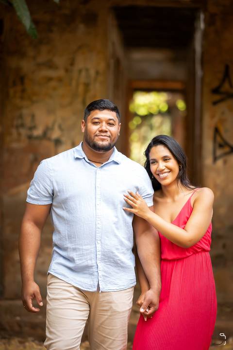 pre-wedding-ensaio-fotos-fotografias-casar-casal-noiva-noivo-daniel-custodio-uberlandia-make-off-madrinha-padrinho-igreja-chacara-buque-araxa-por-do-sol-fotografias-buffet-banda-dj-amor-love-maquiagem-buffet-salão-de-festa-minas-gerias-brasil-pista-terno'