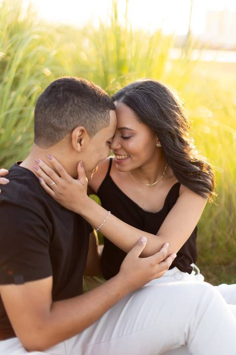 pre-wedding-ensaio-casal-casar-foto-fotografias-casamento-fotografo-em-uberlandia-daniel-custodio-uberlandia-minas-gerias-centro-cidade-parque-una-por-do-sol-igreja-maria-de-voz-vestido-terno-cerimonia-cerimonial-dj-buffet-banda-amor-love-madrinha-paje'