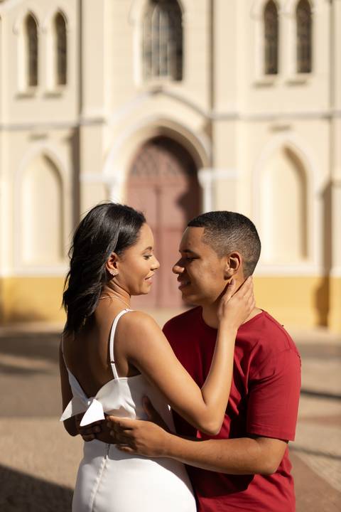 pre-wedding-ensaio-casal-casar-foto-fotografias-casamento-fotografo-em-uberlandia-daniel-custodio-uberlandia-minas-gerias-centro-cidade-parque-una-por-do-sol-igreja-maria-de-voz-vestido-terno-cerimonia-cerimonial-dj-buffet-banda-amor-love-madrinha-paje'