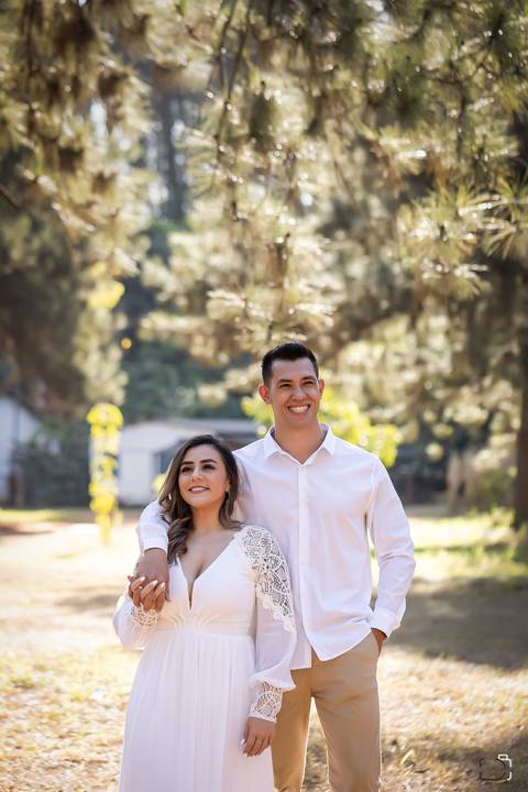 pre-wedding-ensaio-foto-fotografias-floresta-do-lobo-fotografo-daniel-custodio-uberlandia-minas-gerais-casar-casamento-cerimonial-noiva-noivo-padrinho-madrinha-dama-paje-buffet-dj-make-vestido-terno-amor-aliança-cartorio-civil-igreja-chacara-por-do-sol-'