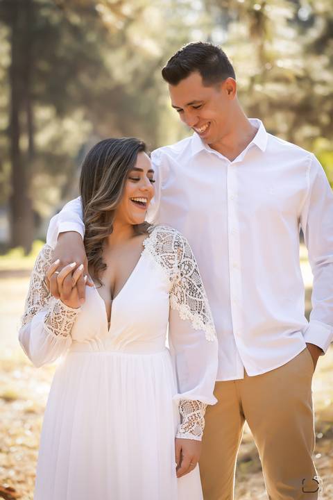 pre-wedding-ensaio-foto-fotografias-floresta-do-lobo-fotografo-daniel-custodio-uberlandia-minas-gerais-casar-casamento-cerimonial-noiva-noivo-padrinho-madrinha-dama-paje-buffet-dj-make-vestido-terno-amor-aliança-cartorio-civil-igreja-chacara-por-do-sol-'